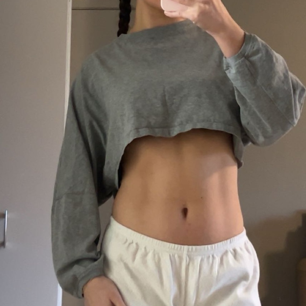 grey oversized long sleeve crop top